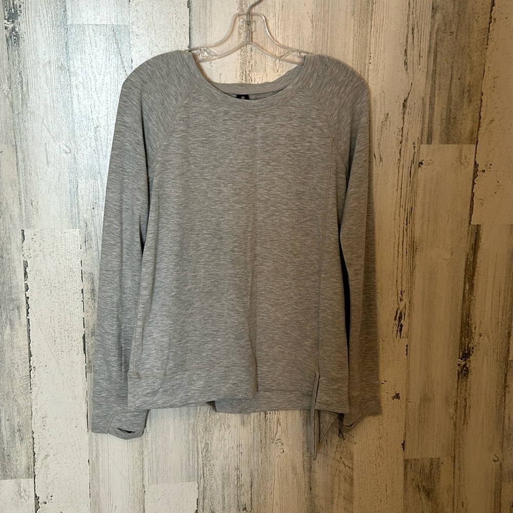 T41. Sz:Small,sm.s. Yogalicious.  Grey sweater, thumb holes, knot tie, warm wear